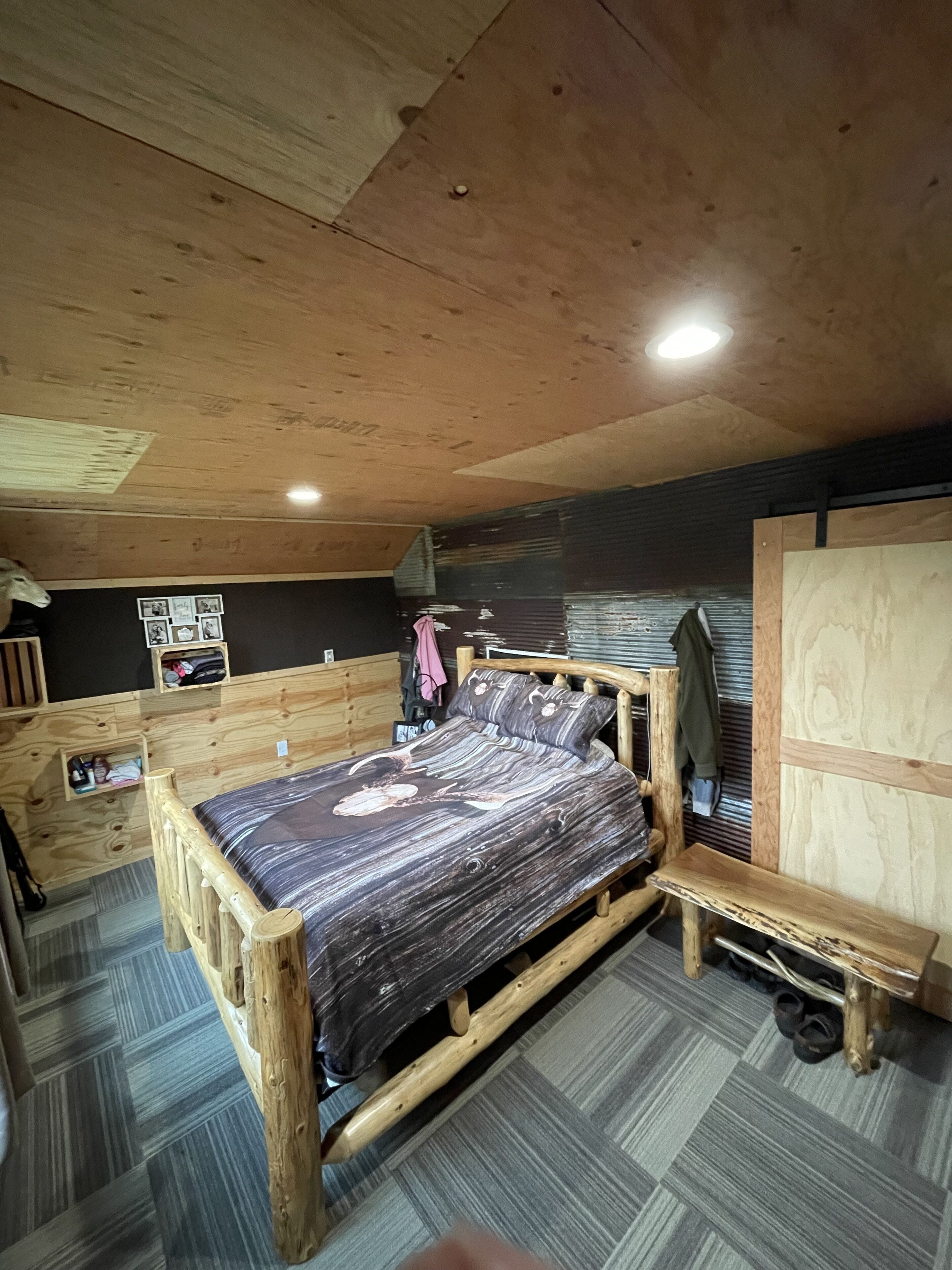 Hill Top Cabin W/ drive out snowmobiling and ATV riding. 