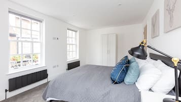 Deluxe Apartment | 1 bedroom, iron/ironing board, travel crib, free WiFi