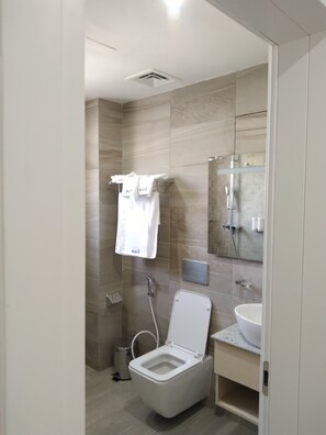 Bathroom - Elmo's Hotel (Addis Ababa)