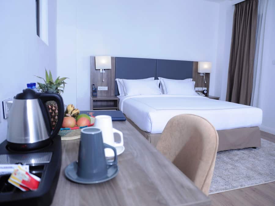 Executive Room | Down comforters, Select Comfort beds, minibar, in-room safe