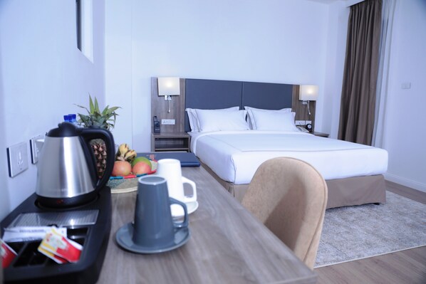 Executive Room | Down duvets, Select Comfort beds, minibar, in-room safe - Elmo's Hotel (Addis Ababa)