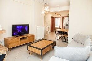 Apartemen | Area keluarga | TV