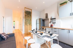 Fridge, oven, stovetop, dishwasher - Magnificent renovated T5 in hypercentre (4 to 8 pers) (Marseille)