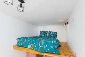 4 bedrooms, desk, iron/ironing board, free WiFi
