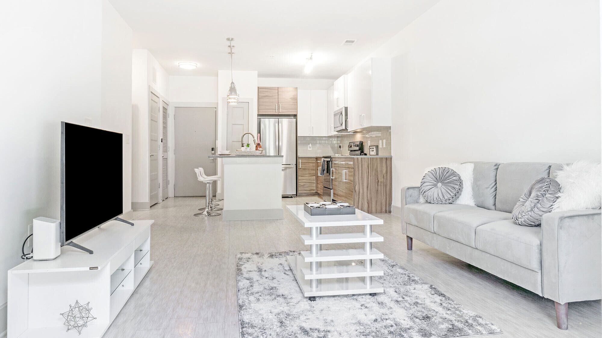 Lux Condo Near Braves Stadium, POOL & Free Parking