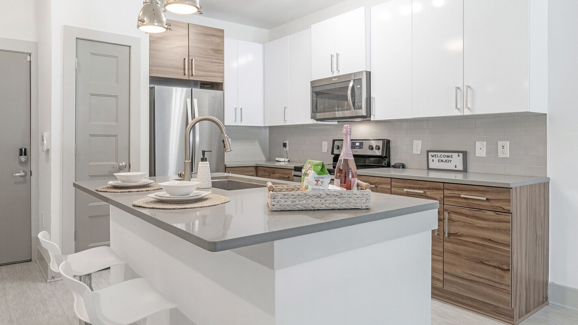 Lux Condo Near Braves Stadium, POOL & Free Parking