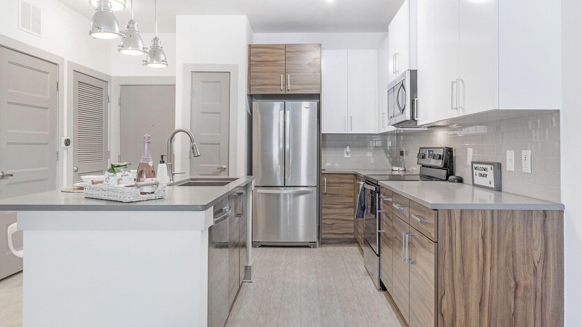 Lux Condo Near Braves Stadium, POOL & Free Parking