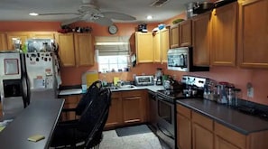 Microondas, lavavajillas, tostadora y licuadora