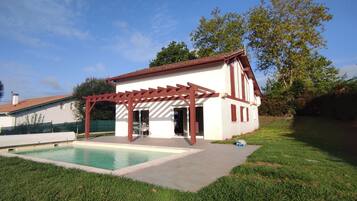 Piscine extérieure, piscine chauffée