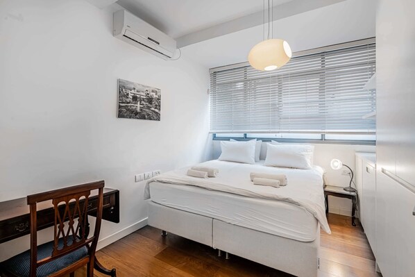 2 bedrooms, iron/ironing board, WiFi, bed sheets - Amazing 2BR in Gideon by Holiday-rentals SAFE ROOM ({{addressCityy}})