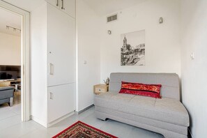 TV - Surprising 2BR in Flea Market SAFE ROOM (Tel Aviv-Yafo)