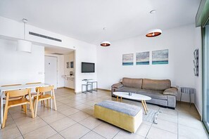 Unclassified image, 4 of 13, button - Charming 1BR Flea market Jaffa SAFE ROOM ({{addressCityy}})