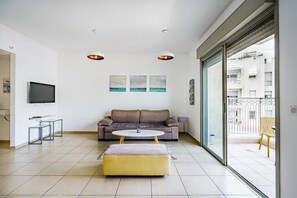 Unclassified image, 5 of 13, button - Charming 1BR Flea market Jaffa SAFE ROOM ({{addressCityy}})