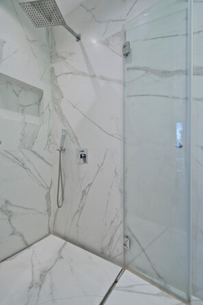 Shower, hair dryer, towels - Stylish 1BR in Tel Aviv's Dizengoff Area BY Holiday Rentals ({{addressCityy}})