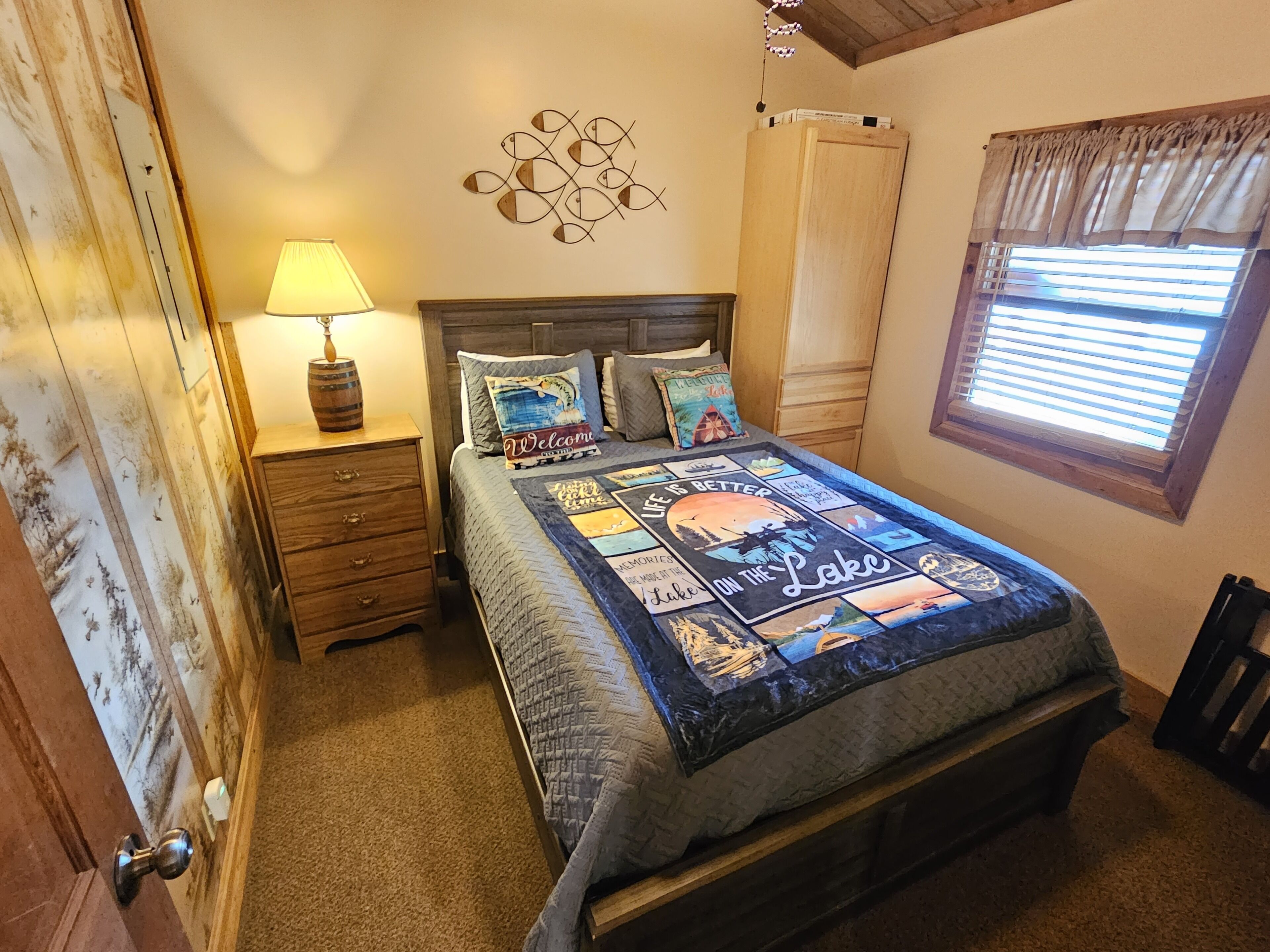 Peaceful Lake House Cabin 1, Kayaks Provided Free, Direct Water Access!