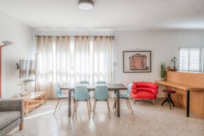 Interior - Unique 2BR Frishman by Holiday-rentals SAFE ROOM (Tel Aviv-Yafo)