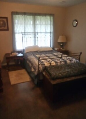 3 habitaciones, escritorio, wifi gratis y ropa de cama