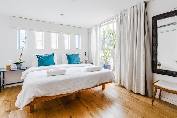 2 habitaciones, tabla de planchar con plancha, wifi y ropa de cama 