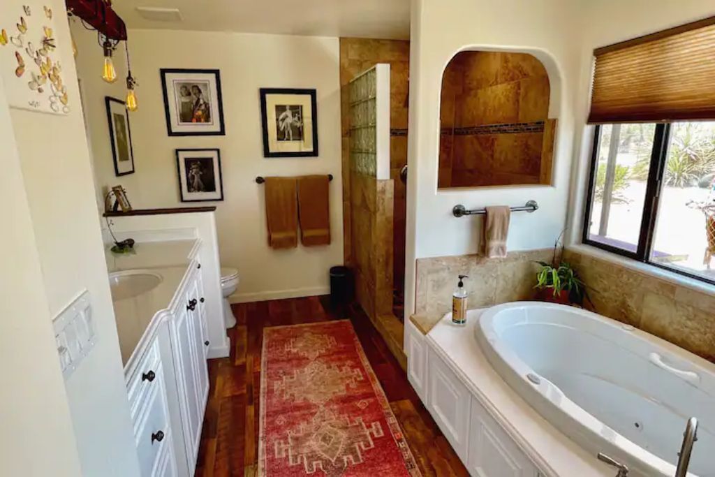 Rancho Moco - 5 Acres, Views and Whirlpool Tub!