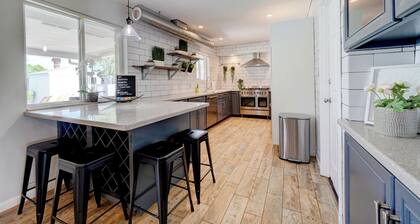 Perfect Old Town Location! Low Fees! Pool Heating Included. Good Vibes!