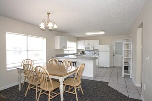 Family Cottage, 4 Bedrooms, Non Smoking, Kitchen | Private kitchen | Full-size fridge, microwave, oven, stovetop