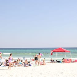 Perto da praia, areia branca