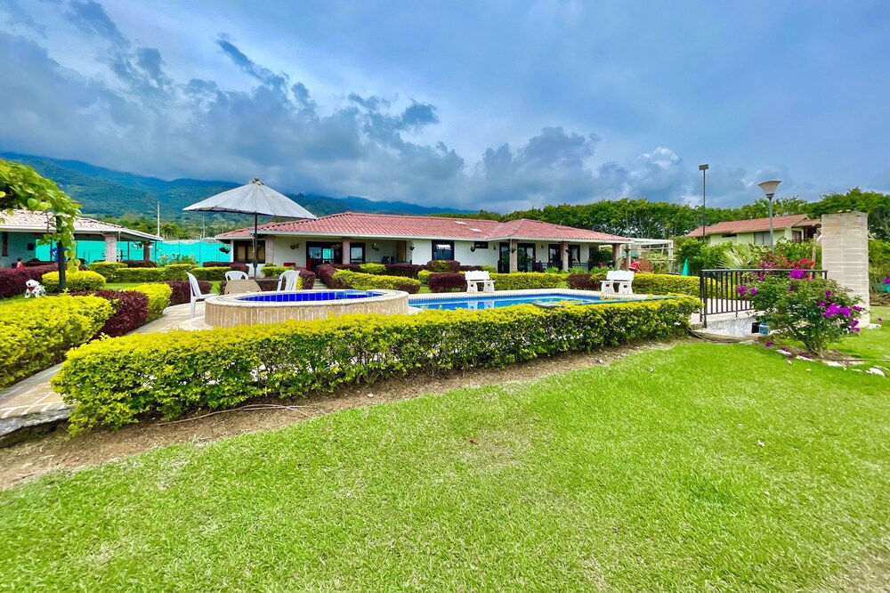 Beautiful Luxurious Villa on Lake Calima