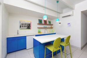 Wasserkocher mit Kaffee-/Teezubehör