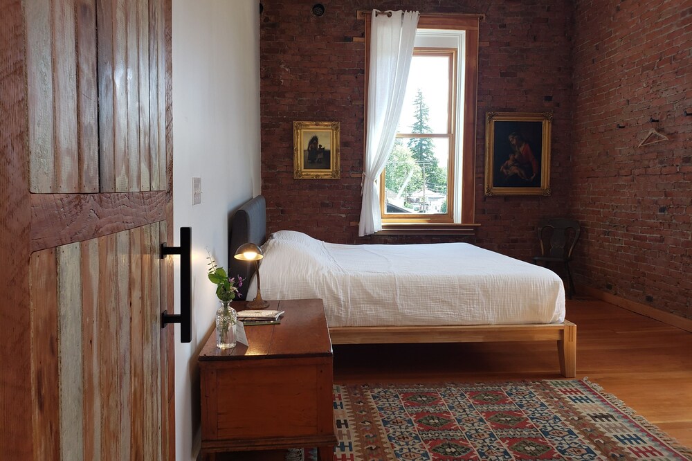 The Royal Block - Room 6