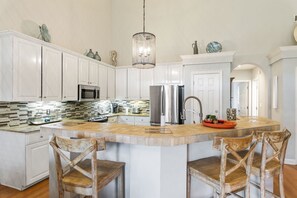 冰箱、微波炉、烤箱、炉灶