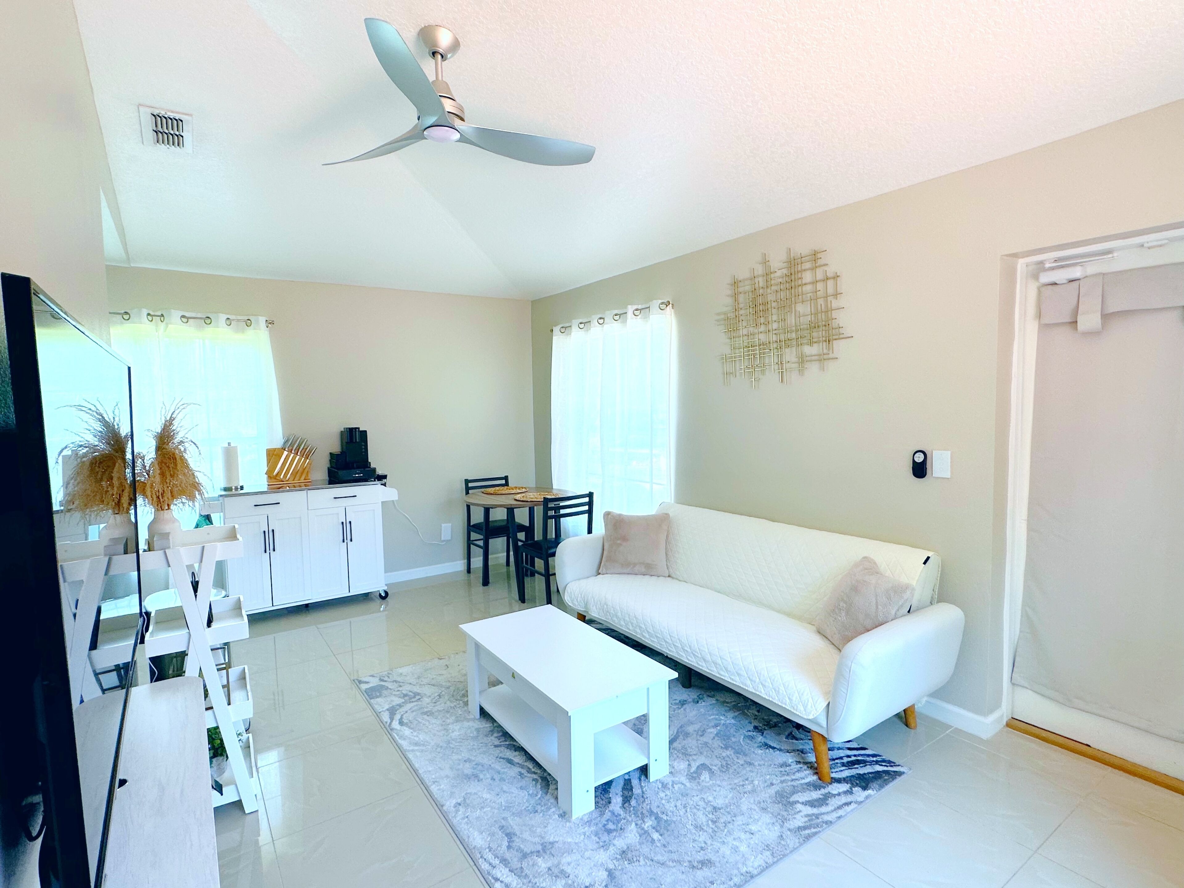 Comfortable Natural modern one bedroom Guesthouse