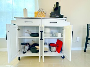 Interior - Comfortable Natural modern one bedroom Guesthouse (Palm Coast)