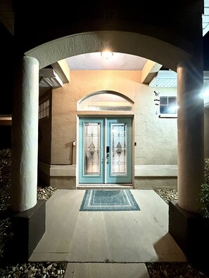 Exterior detail - Comfortable Natural modern one bedroom Guesthouse (Palm Coast)