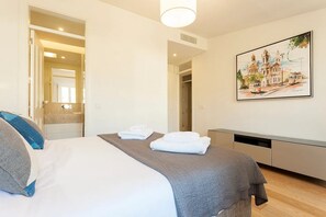 3 chambres, fer et planche à repasser, accès au Wi-Fi (inclus)