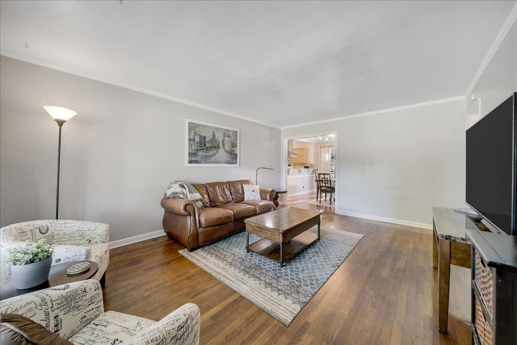 Walking Distance to Riverside trail, Gathering Place/Discovery Lab