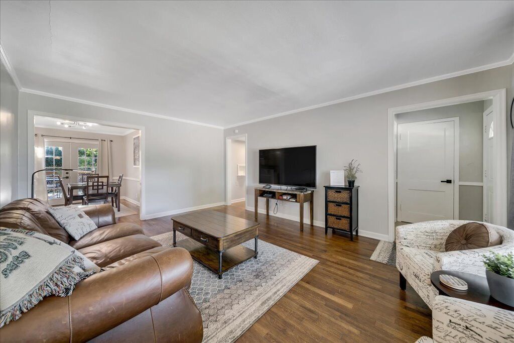 Walking Distance to Riverside trail, Gathering Place/Discovery Lab