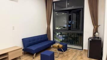 Egyptian cotton sheets, premium bedding, minibar, individually decorated