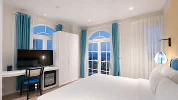 Deluxe Double Room | Egyptian cotton sheets, premium bedding, memory-foam beds, minibar