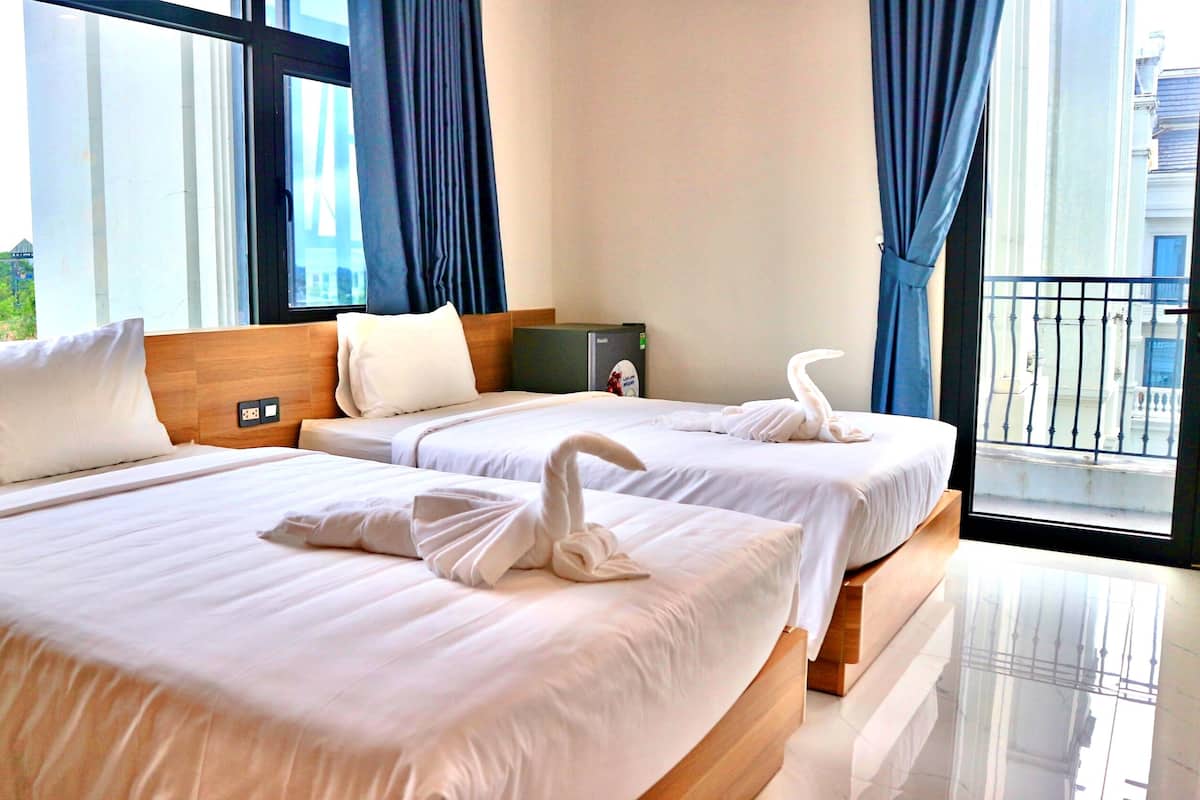 Habitación triple superior | Sábanas de algodón egipcio, ropa de cama de alta calidad, minibar
