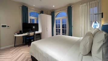 Deluxe Double Room | Egyptian cotton sheets, premium bedding, memory-foam beds, minibar