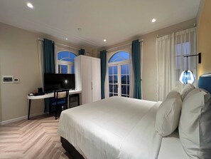 Deluxe Double Room | Egyptian cotton sheets, premium bedding, memory-foam beds, minibar - HANZ Sunset Hotel & Spa (Phu Quoc)