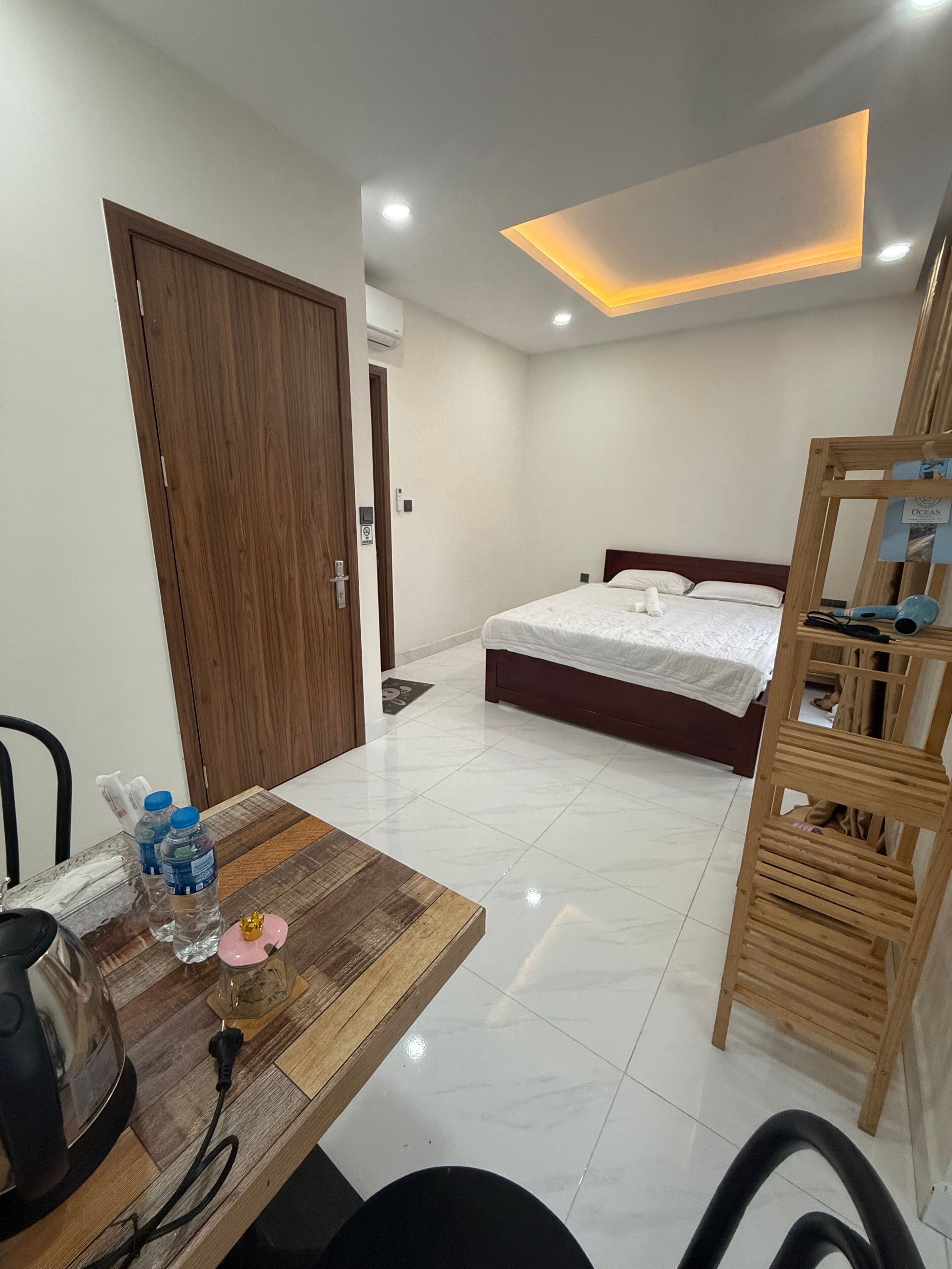 Egyptian cotton sheets, premium bedding, minibar, individually decorated