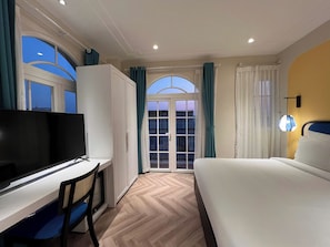 Egyptian cotton sheets, premium bedding, memory-foam beds, minibar - HANZ Sunset Hotel & Spa (Phu Quoc)