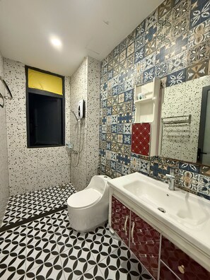 Superior Triple Room | Bathroom | Shower, hydromassage showerhead, designer toiletries, hair dryer - S79 Lago Pavillion Grand World (Phu Quoc)