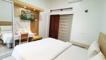 Deluxe Double Room, 1 Bedroom, Non Smoking, Garden View | Frette Italian sheets, premium bedding, desk, laptop workspace