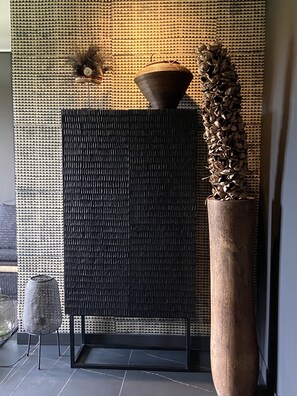 Interior - SALON DE PROVENCE: THE TAMAN SUITE (Salon-de-Provence)