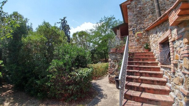 A stone staircase leading to a building with a metal railing. - The Barn Owl apartment in farmhouse in the countryside (Bivio Ravi)