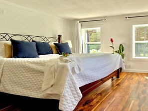 3 bedrooms, desk, iron/ironing board, WiFi (free)