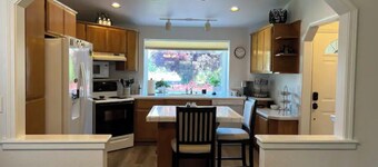 Cheerful 3-Bedroom home in Central Point