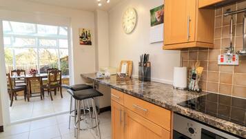 Cottage | Private kitchen | Fridge, dishwasher, electric kettle, toaster